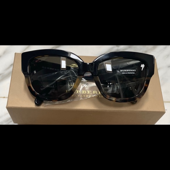 BURBERRY CLASSIC SQUARE SHAPE WITH A BLACK ON TOP OF HAVANA SUNGLASSES - Picture 14 of 16